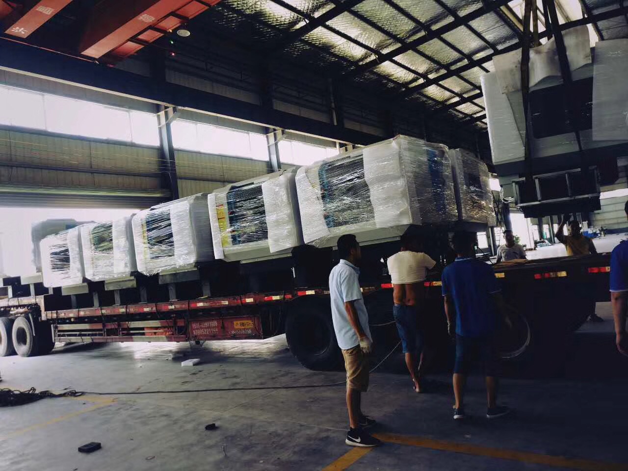 2018深雕數(shù)控迎來第二批玻璃精雕機，雙頭精雕機緊張出貨，得到客戶的高度認可。